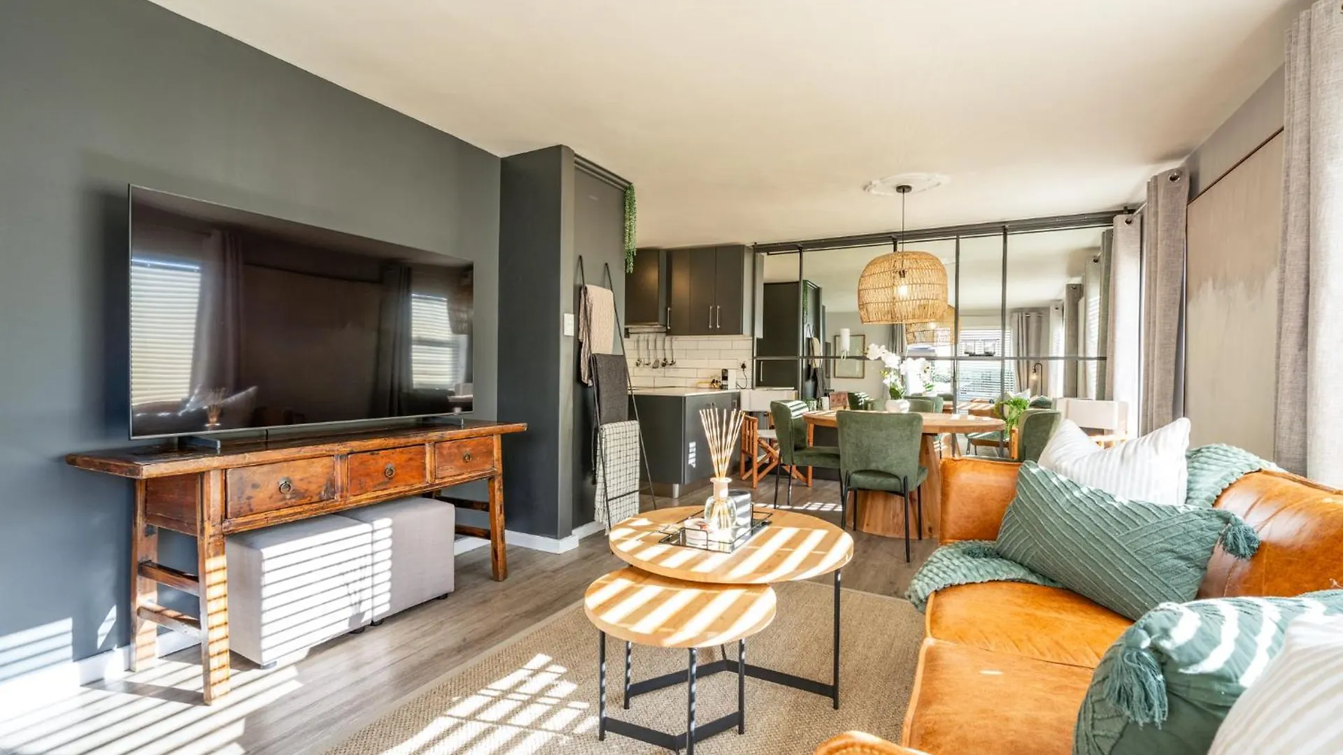 Luxury Green Point Apartment ile iletişim